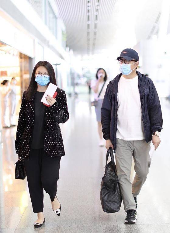 老公 李湘彻底胖成了一米五,穿阔腿裤都能撑满,大腿比老公还壮实