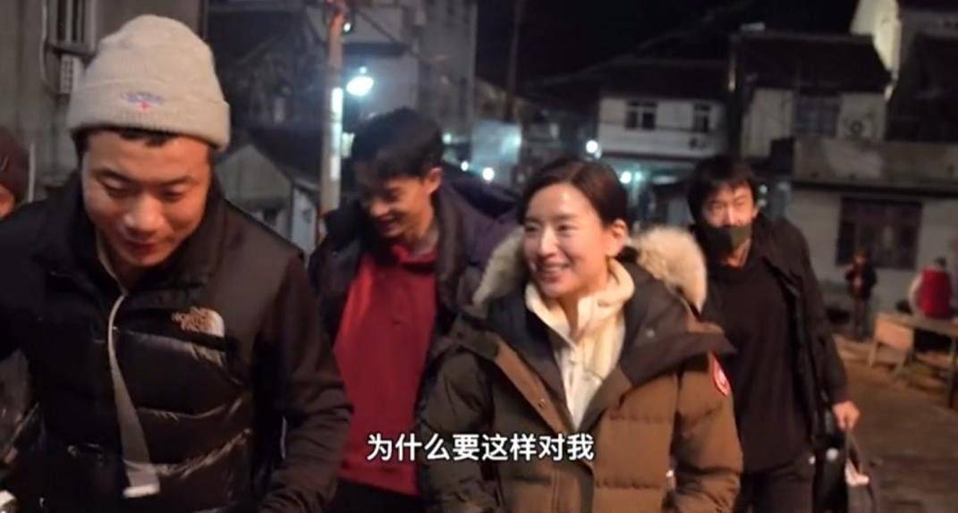 颜色 董洁装嫩演小姑娘，脸p的无皱纹眼神这么沧桑，哪有这样的少女？