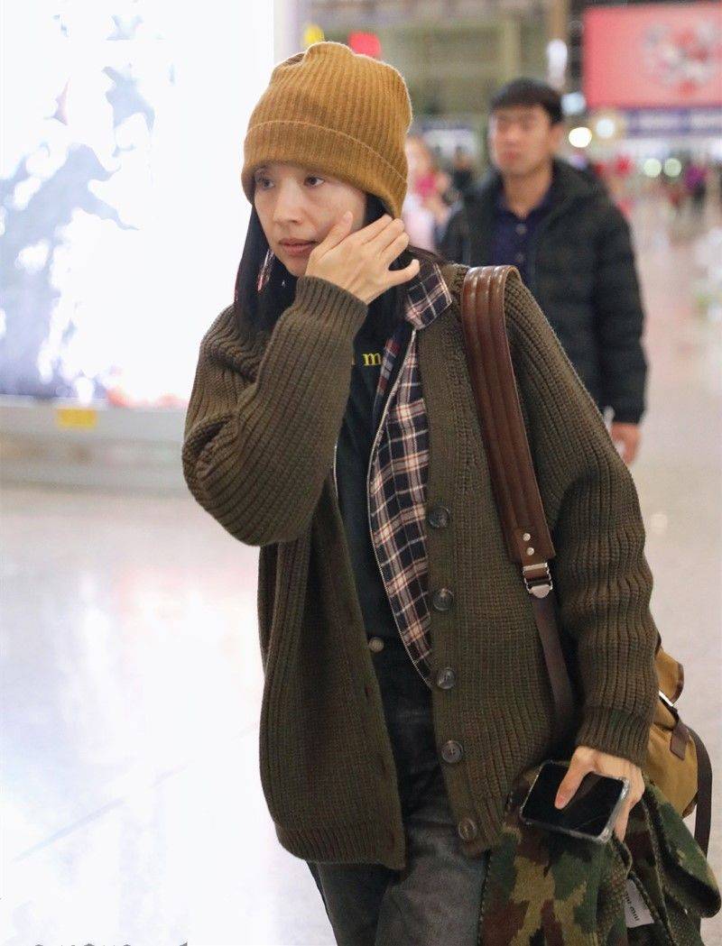 颜色 董洁装嫩演小姑娘，脸p的无皱纹眼神这么沧桑，哪有这样的少女？