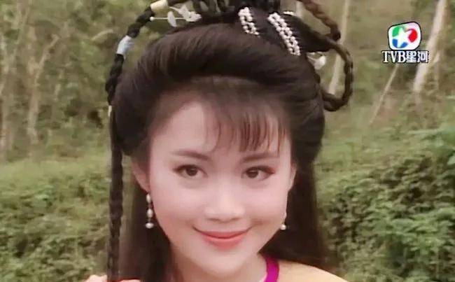 假发看够了雷同的双丫髻，明明编发、盘发和双马尾才是古装少女标配