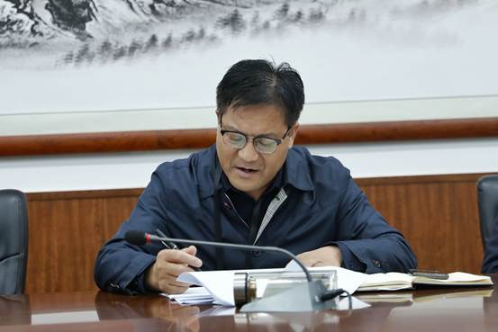 会议由教学院长杨国峰教授主持.