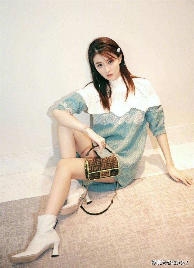 短裙 乔欣也太美了，荷叶边针织裙穿出满满少女感，连未修图都让人惊艳