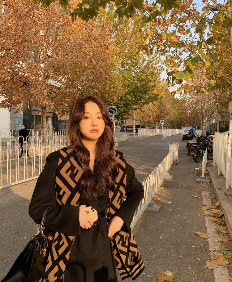 大衣 小飞袖设计的双面呢大衣,手感细腻软糯,层次感丰富