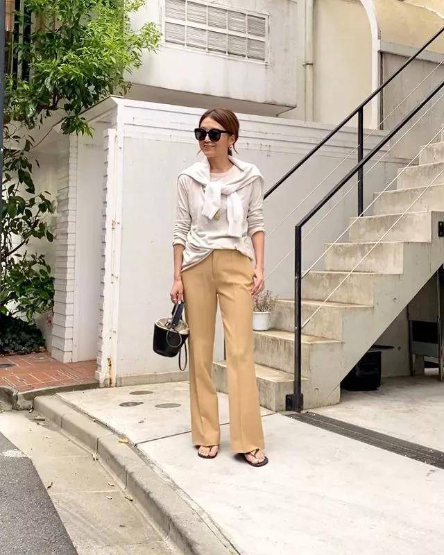 黑色 冬季针织衫怎么穿好看 这个博主的简约搭配法给你灵感