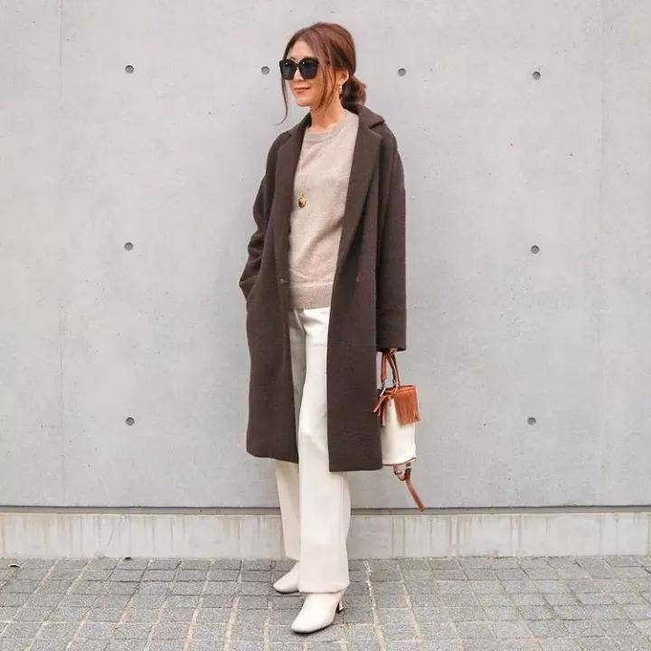 黑色 冬季针织衫怎么穿好看 这个博主的简约搭配法给你灵感