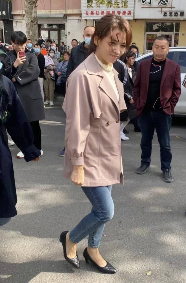 身材 刘德华与刘涛搭档拍戏，二人片场超敬业，刘涛身材被路人拍五五分