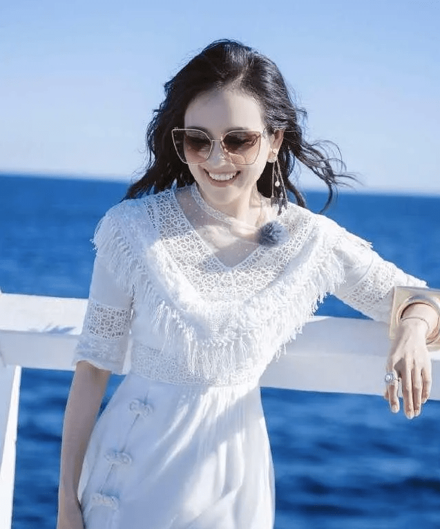 美人 章子怡被称之她为东方“美人坯子”，10衣服展示她不仅美还会穿