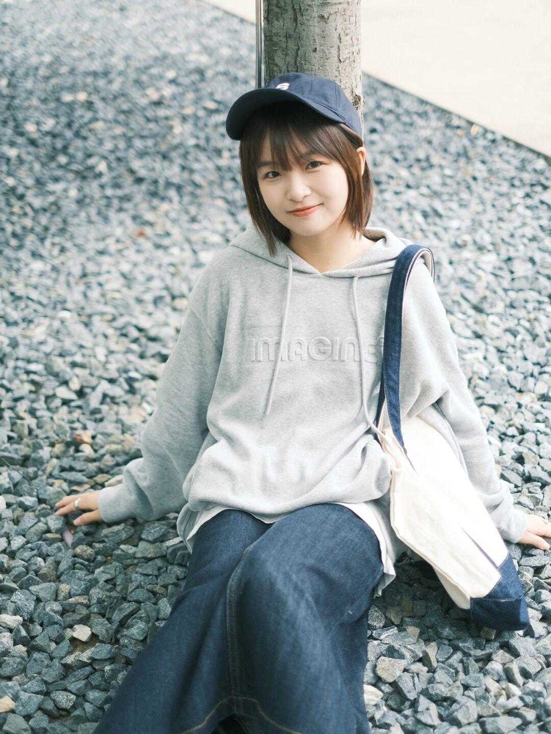 小个子 小个子女生秋冬怎么穿？试试这些卫衣搭配方式，减龄俏皮又保暖