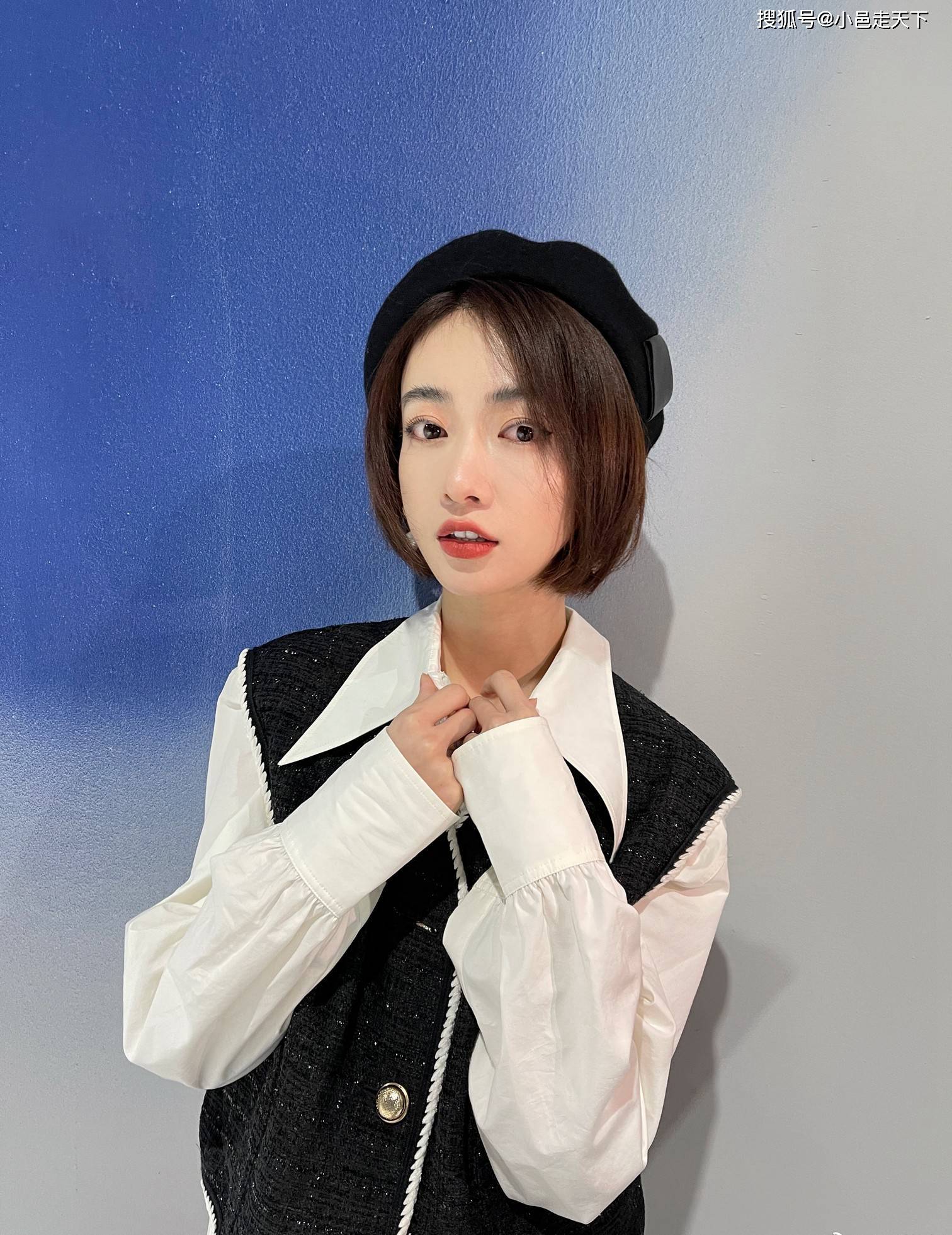 长裙 吴谨言条纹长裙性感写真