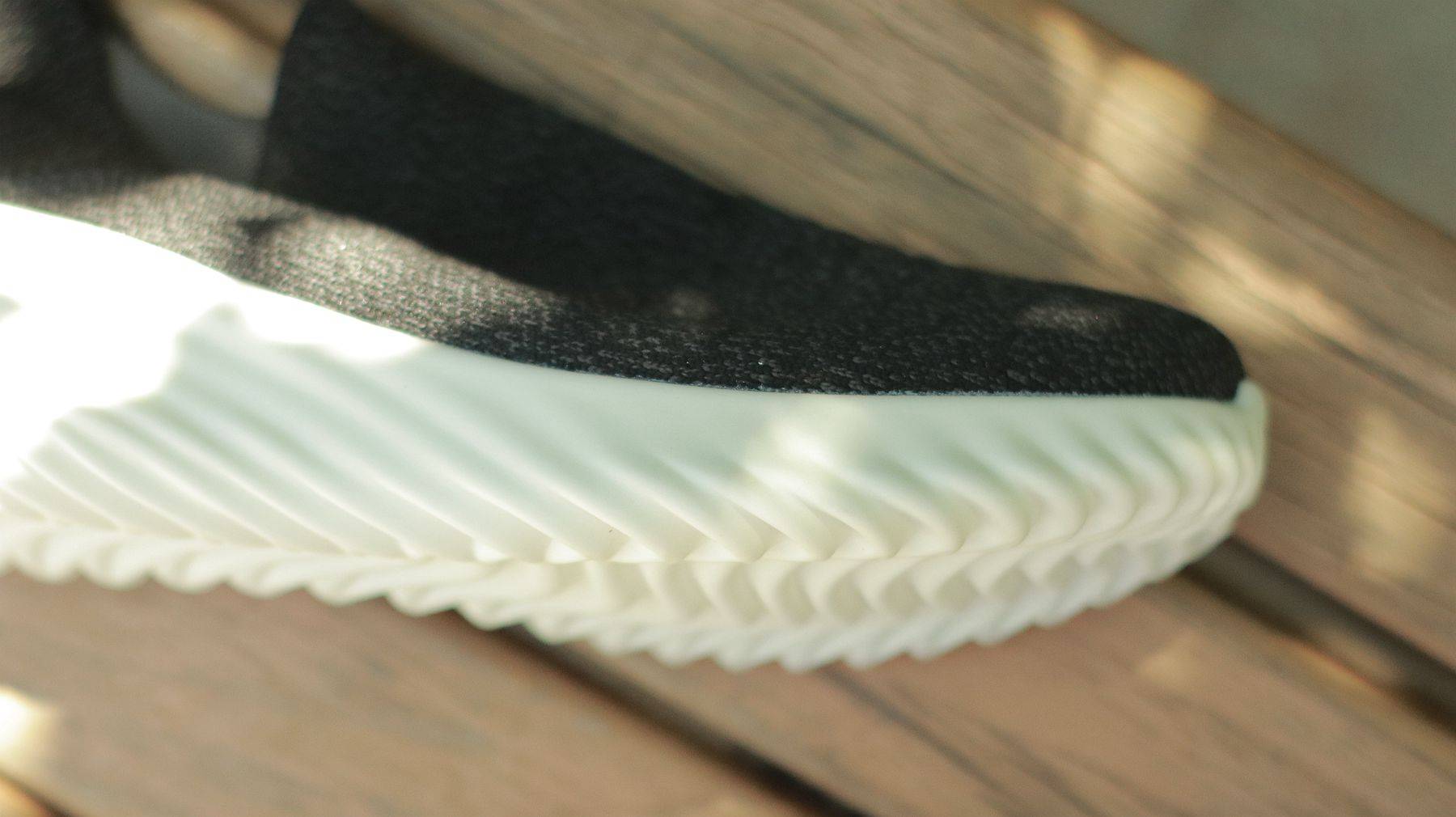 细节 比起踩屎感，我更喜欢袜套式，一双鞋才十几元却给你快乐脚感