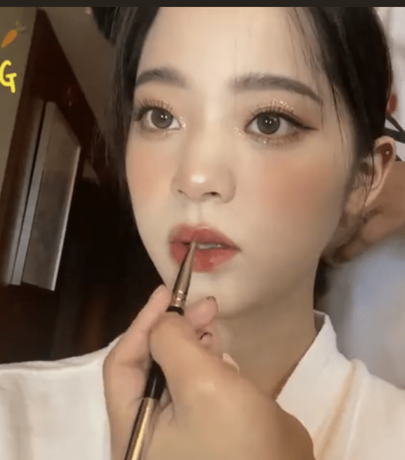 亮片如何打造千金感？照搬欧阳娜娜的千金妆，不如学她的万能变美思路