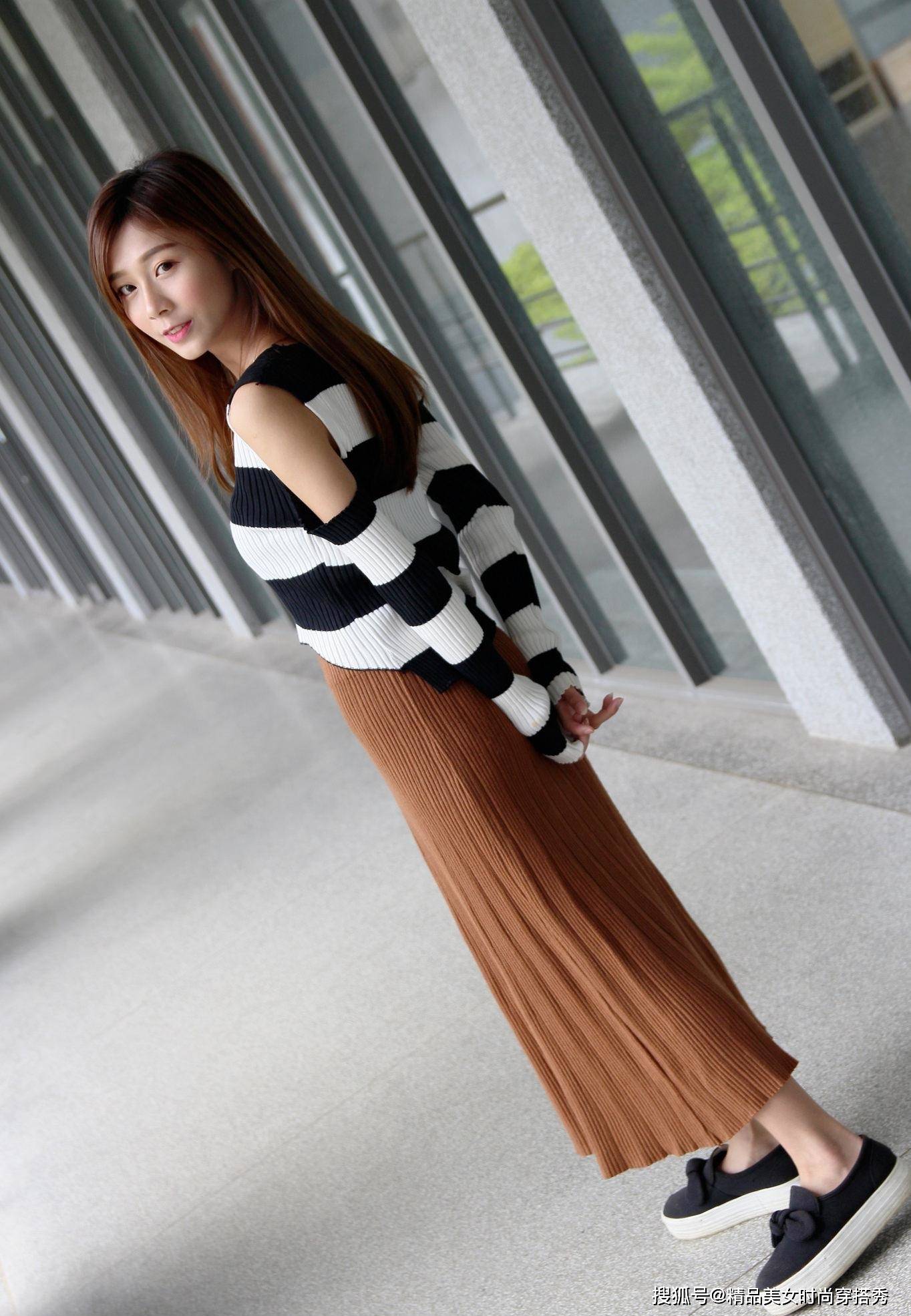 帆布鞋 针织衫+连衣裙，简约的设计穿出了时尚的味道