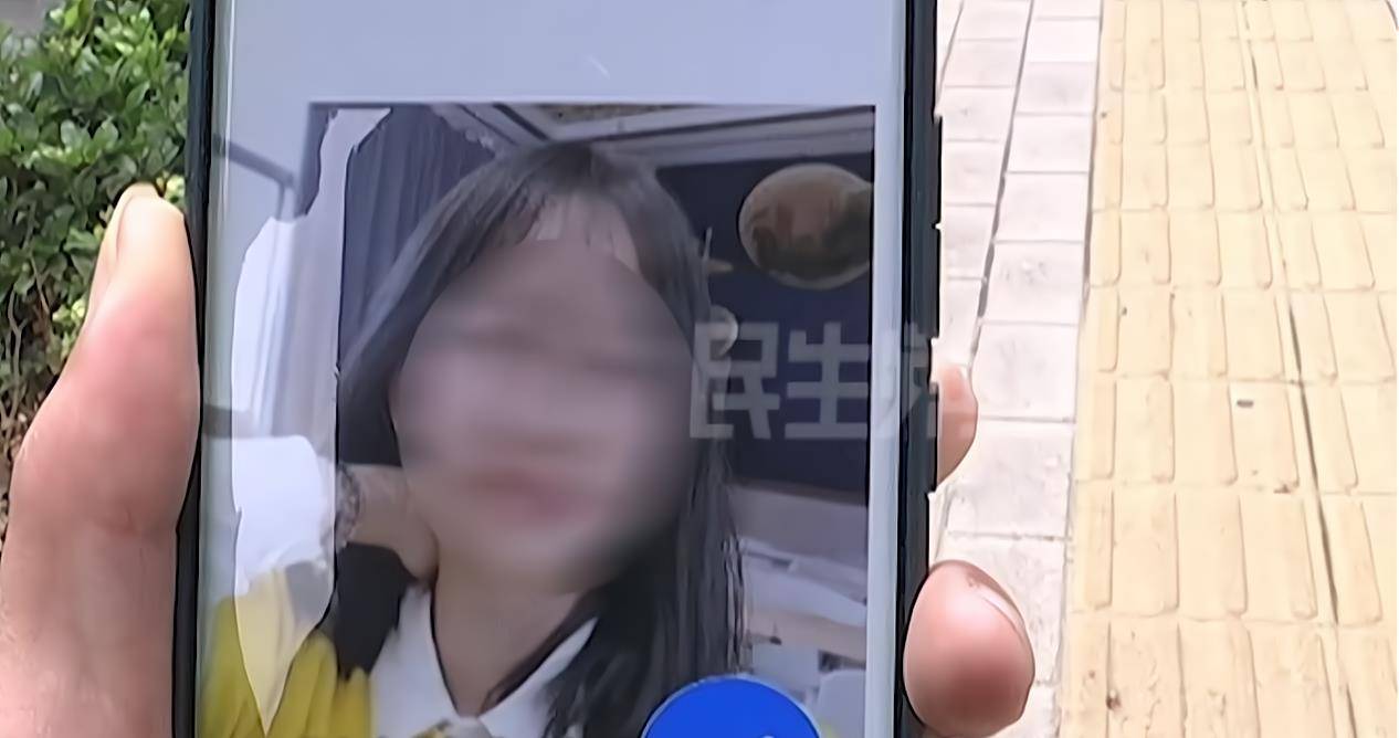 男子在京东买小米手机激活后傻眼:有别人自拍照(图2) 男子在京东买小米手机激活后傻眼:有别人自拍照(图2)