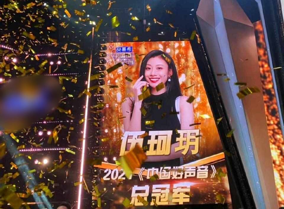 王靖雯|伍珂玥的老板，真不简单