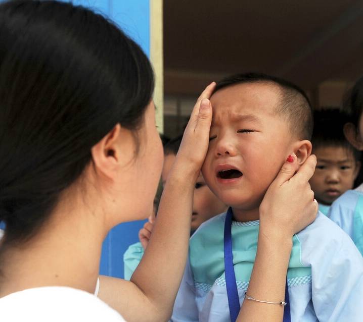 独立|宝宝上幼儿园后，父母每天让他做这4件事，孩子聪明又独立