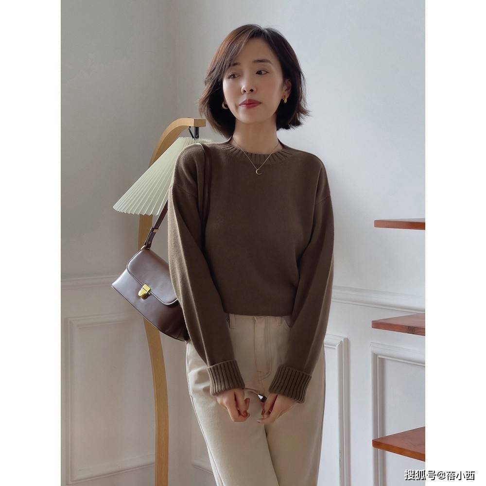 服装 奔三奔四的女人,秋冬多穿“毛衣”,漂亮的款式和版型,都选好了