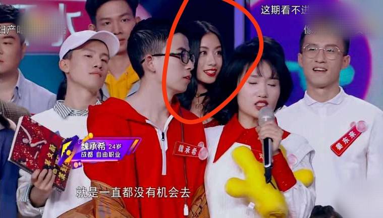 王靖雯|伍珂玥的老板，真不简单