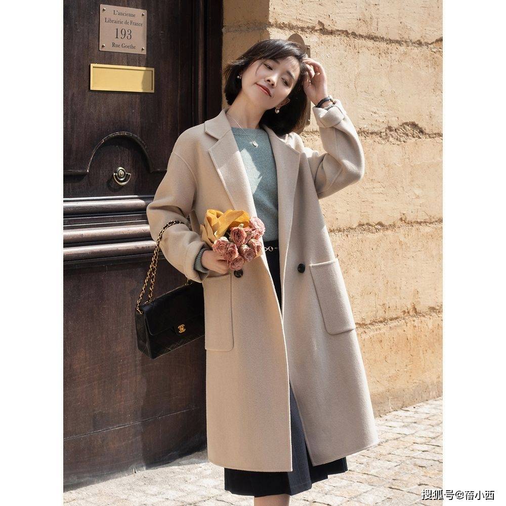 服装 奔三奔四的女人，秋冬多穿“毛衣”，漂亮的款式和版型，都选好了