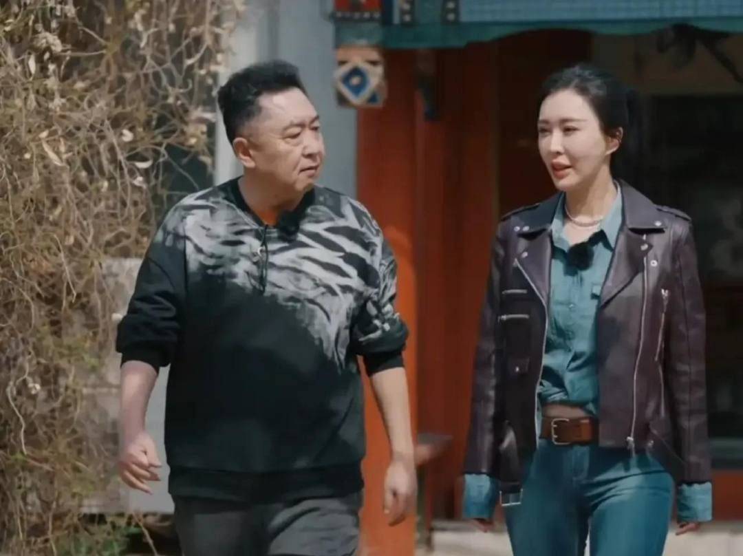 眼光 王石眼光真不赖,田朴珺穿牛仔装配马靴好帅气,1米72长腿太瞩目