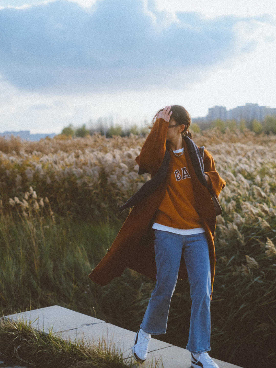 是属于 冬天必备的“大衣”，搭配半身裙或者牛仔裤温柔又洋气，时髦大方