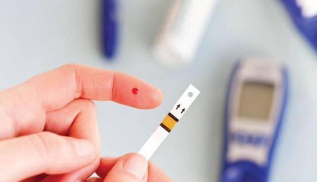 控制|高血糖人群注意：“2处”发痒，或预示血糖将破“临界值”，需及时干预