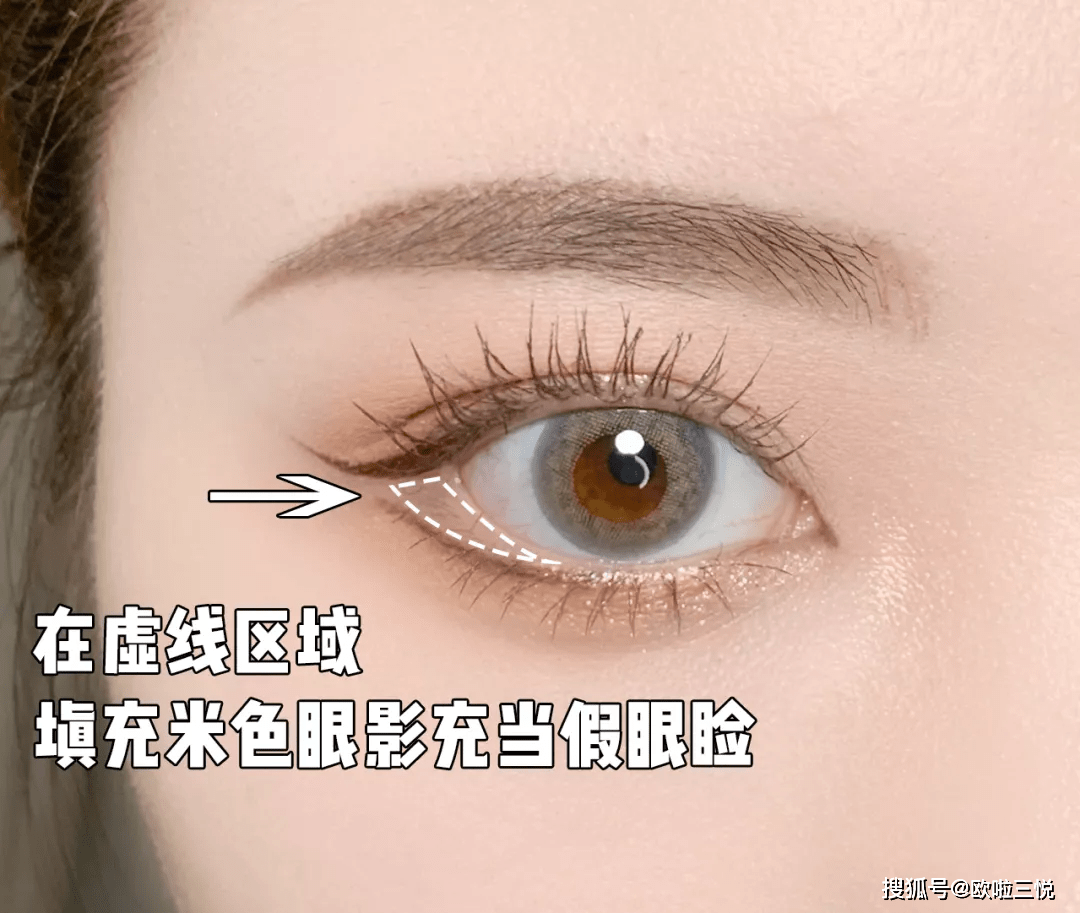眼睛会化妆的女生，就是不一样