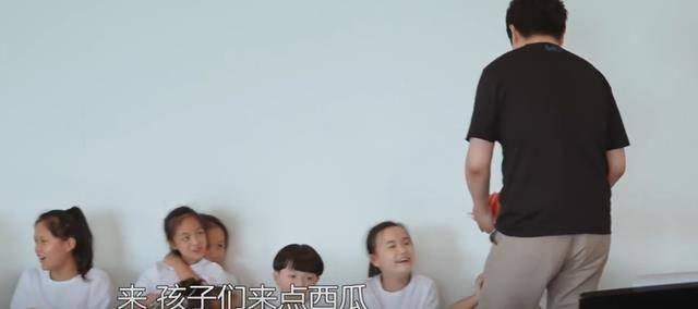 因为|郎朗的新综艺播出，免费给贫苦农村孩子上课，还资助赠送上万钢琴