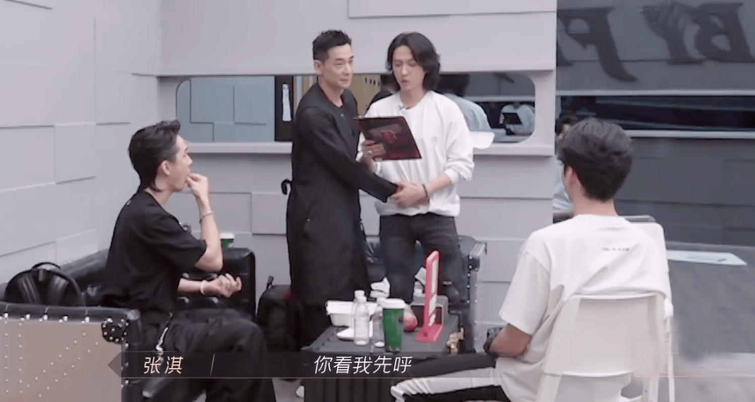 誓师大会|《哥哥》誓师大会温暖催泪，手绘海报脑洞大，黄贯中即兴创作赵文卓出表情包