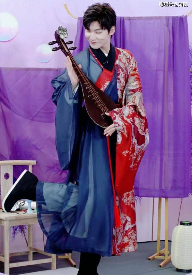 网友 “国风美少年”邢昭林，穿汉服娇羞又搞笑，网友却直言：太娘了！