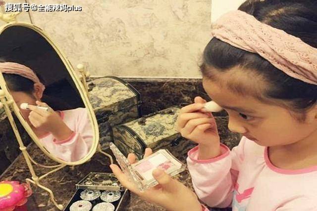家长 “想把孩子置身危险，就每天穿得美美的”90后宝妈：特别是女儿