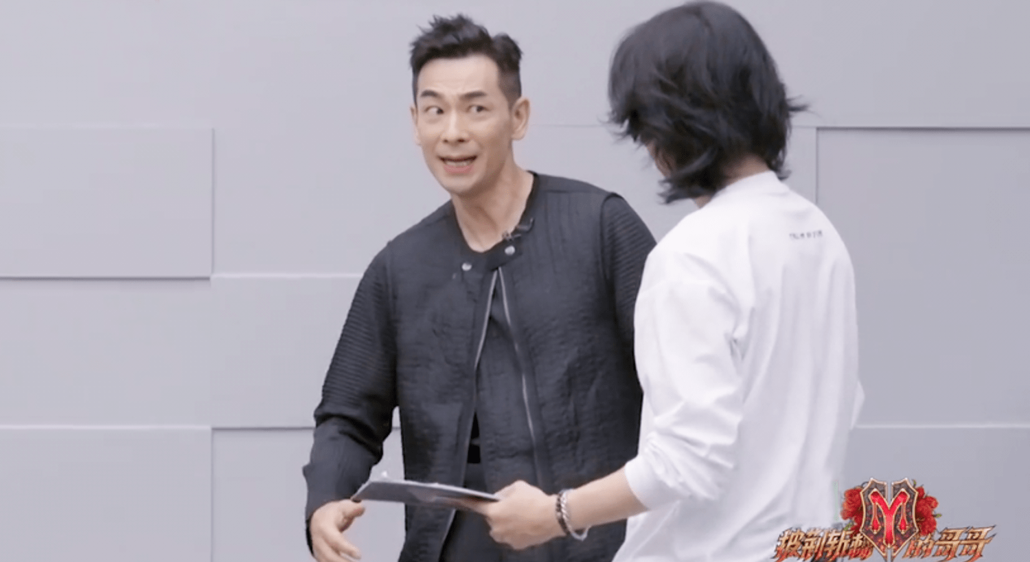 誓师大会|《哥哥》誓师大会温暖催泪，手绘海报脑洞大，黄贯中即兴创作赵文卓出表情包