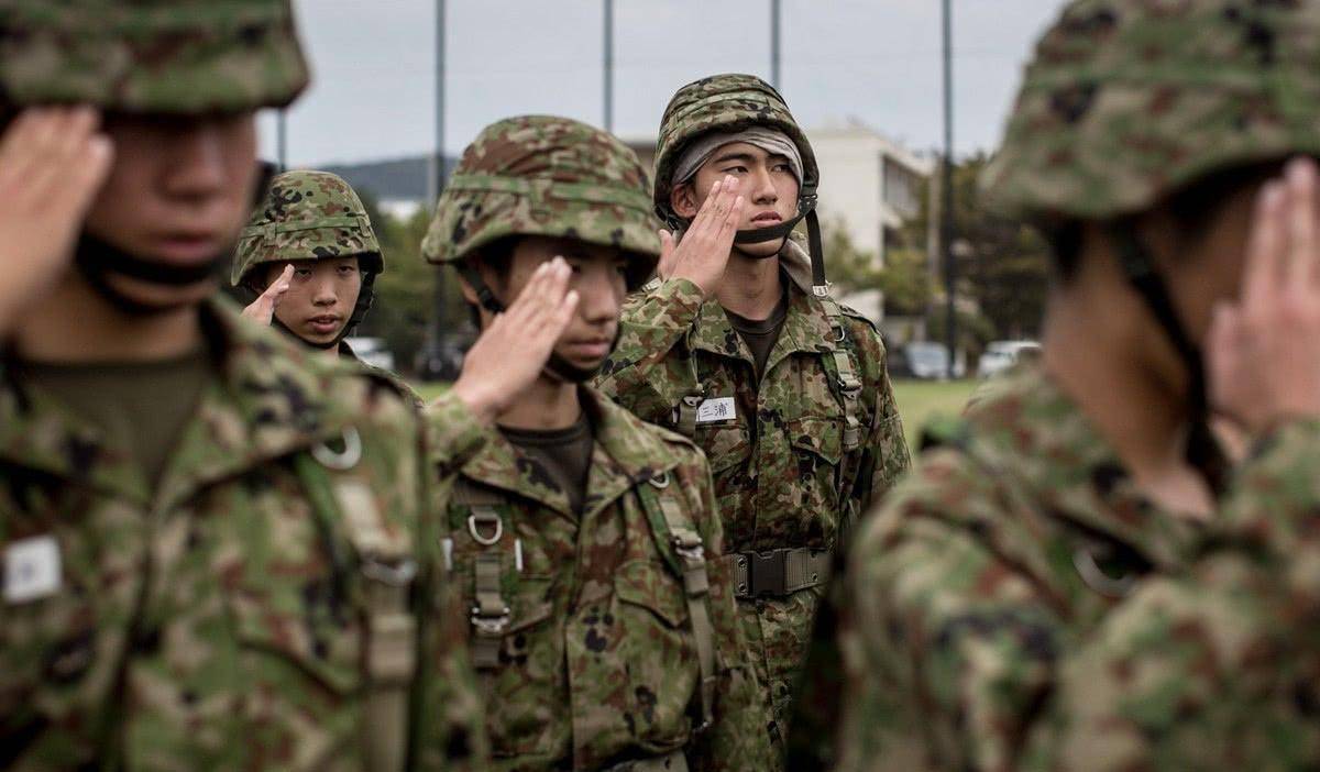 欧洲最无奈国家，没有自己的国防军队，全靠法国西班牙控制