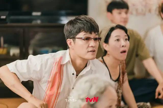 尹惠珍|豆瓣9.0，高质量男性的社交牛逼症，男的女的都不放过