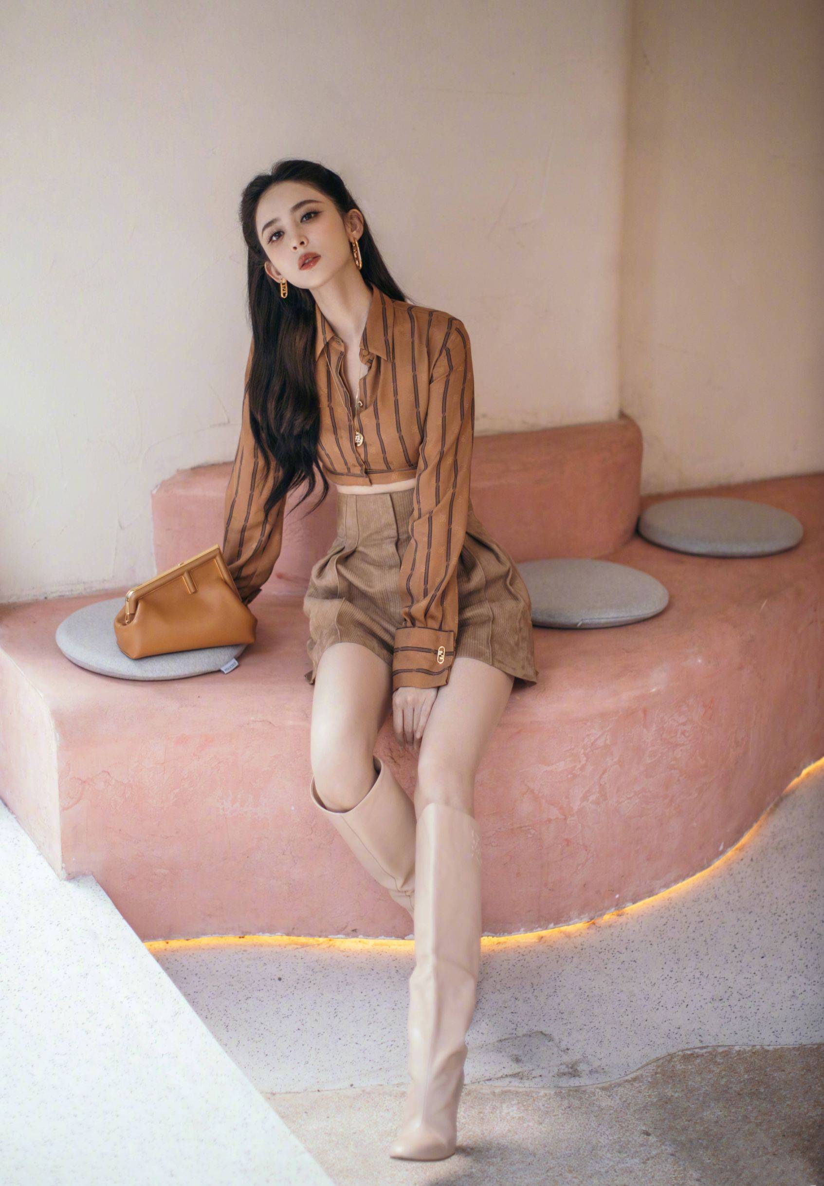 身材 不愧是新疆的姑娘，娜扎太会穿了，几百块的服饰穿出上万的效果