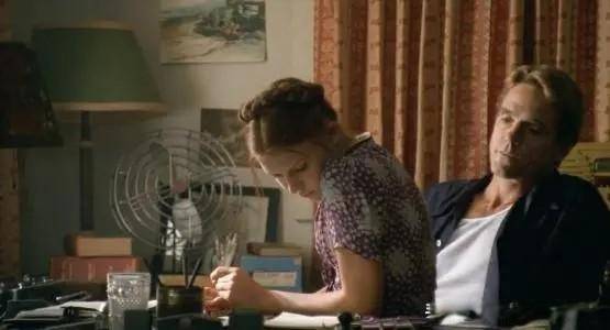 父亲|贾玲《你好，李焕英》：成功的女导演作品，发出女性的声音