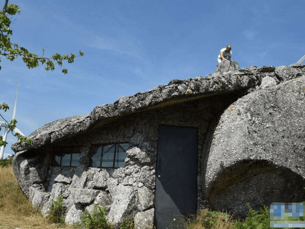 原創世界上最奇葩的房子建在石縫中間沒水沒電卻成知名景點