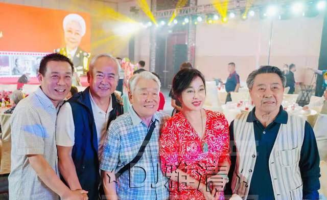 因为|还记得李世玺吗？原八一厂男星近照曝光，昔日银幕帅哥如今68岁头发也白了