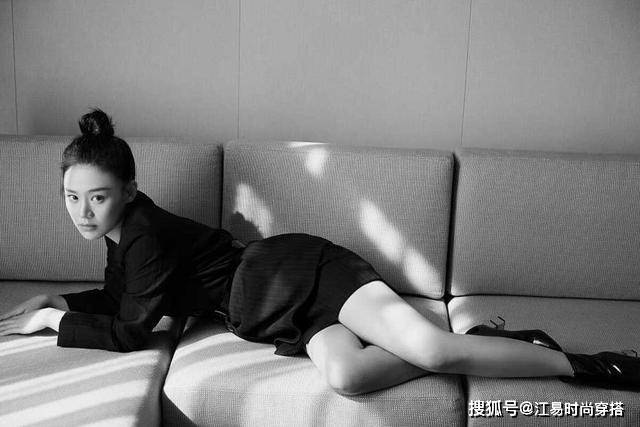 设计 马思纯瘦了以后就是任性!比例不输模特,穿三分西装裙太惹眼