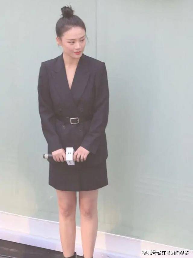设计 马思纯瘦了以后就是任性!比例不输模特,穿三分西装裙太惹眼