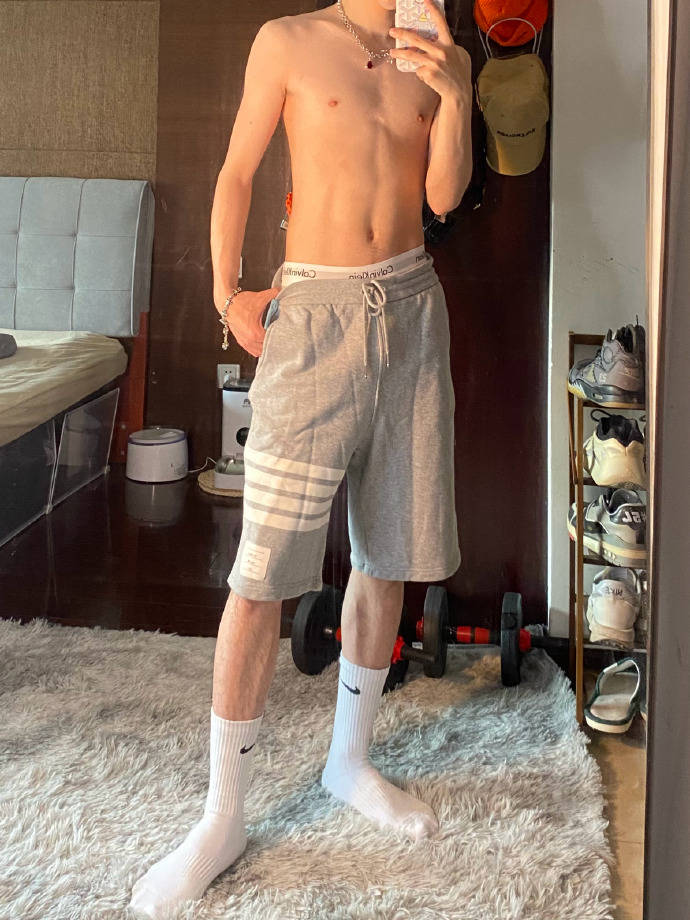 180cm身高的21歲大男孩，一身輕薄肌輕奢迷人，自拍毫不掩飾秀長腿！ 健身減肥達人 第13张