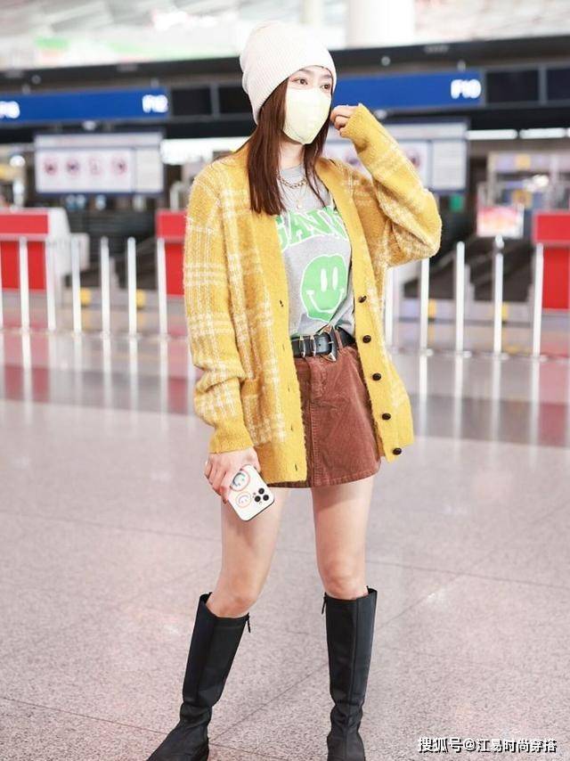 年龄段 秦岚才是40+女人的穿搭指南，短裙配长靴太时髦，轻松美成焦点