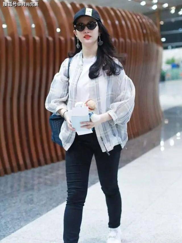 元素 刘亦菲厉害了，穿普通的格子衬衫也有明星范，“曲线腿”没藏住