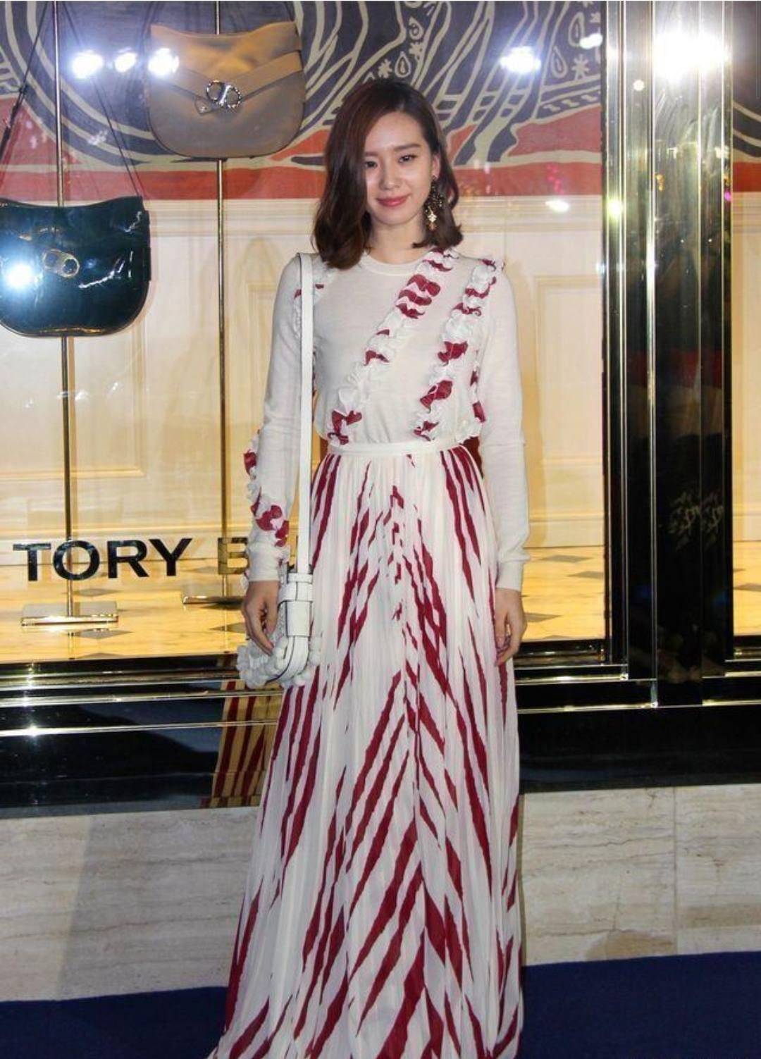 感觉 刘诗诗仗着颜值高，穿条“肥牛裙”就敢出门，一般人真驾驭不了