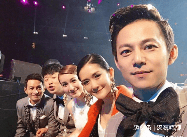 何炅哭倒在周迅怀里,父亲是失信老赖,收礼超百万的他,真无辜吗 - 樱花