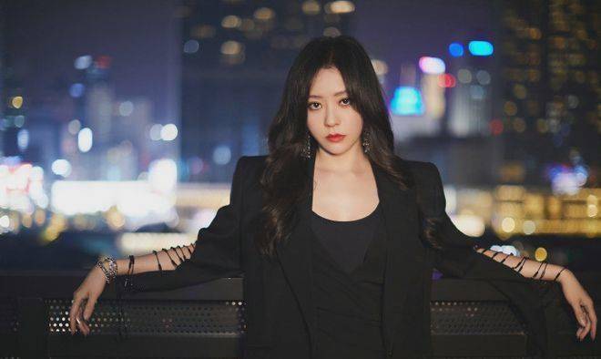 看完34岁的张雨绮和37岁的张靓颖 终于明白了姐弟恋有多快乐 陈秋莳 全网搜