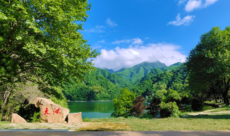 西安市长安区打造天蓝山绿水清土净优美生态环境