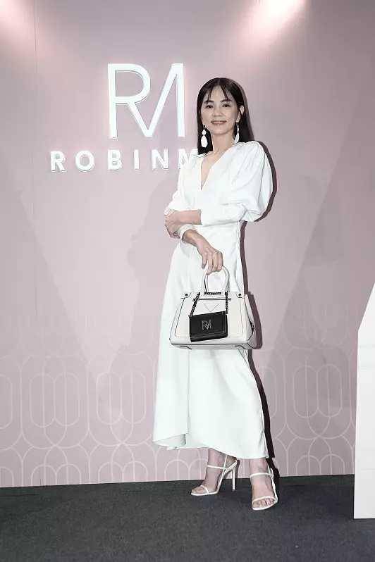 团里 “人到中年”的陈嘉桦，反而越来越有女人味儿了！