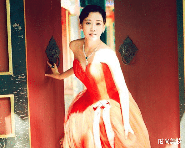 因为女明星素颜好真实，有些人几乎认不出？不画眉毛的刘嘉玲太憔悴