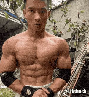 锻炼|农村小伙疯狂秀肌肉，身材碾压99%健身教练