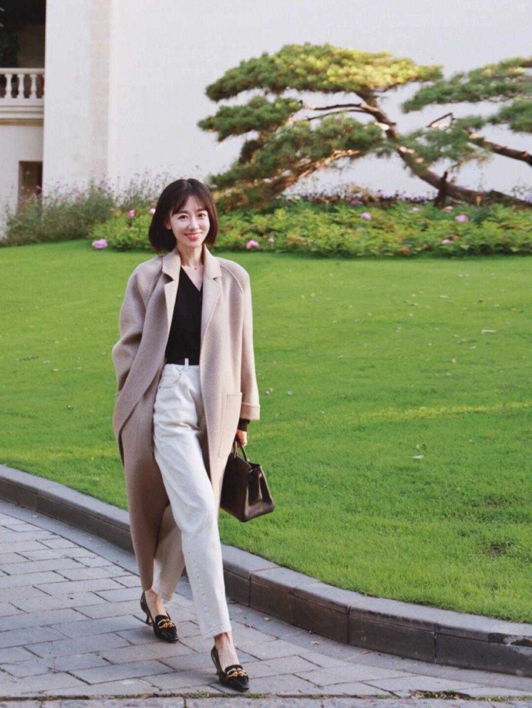 毛衣 30+的女人常备这几条裤子,搭配上针织开衫或者毛衣,百搭又高级